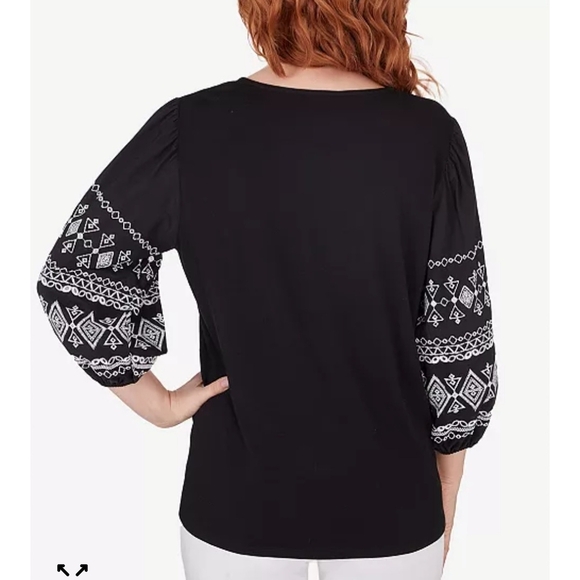 Ruby Rd Woman Black With White Embroidery 3/4 Bell Sleeve Top Size 2X - Picture 2 of 10